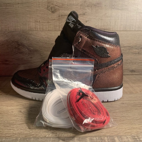 Womens Air Jordan 1 Retro Hi OG Fearless - Picture 3 of 5